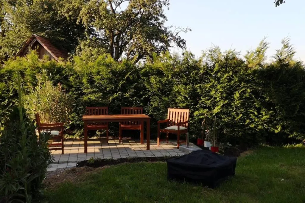 Ruhige Ferienwohnung Inklusive Garten Souterrain - Neu Renoviert Lachen
